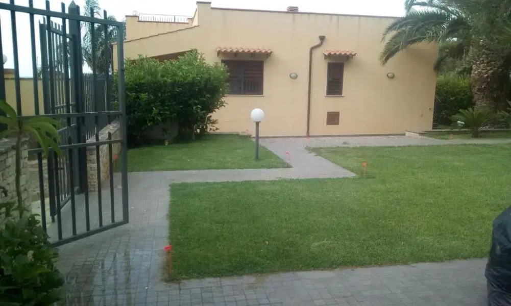 Palermo airport house