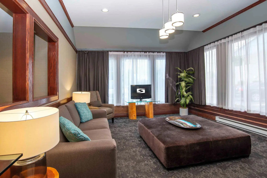 Sandman Hotel Terrace