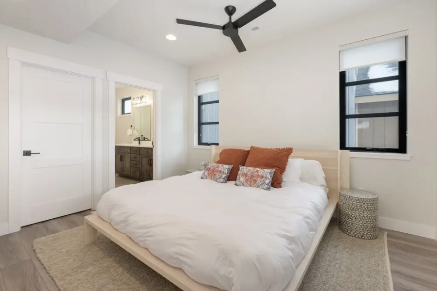 Buckhorn Cabin 4 Bedroom Cabin by RedAwning