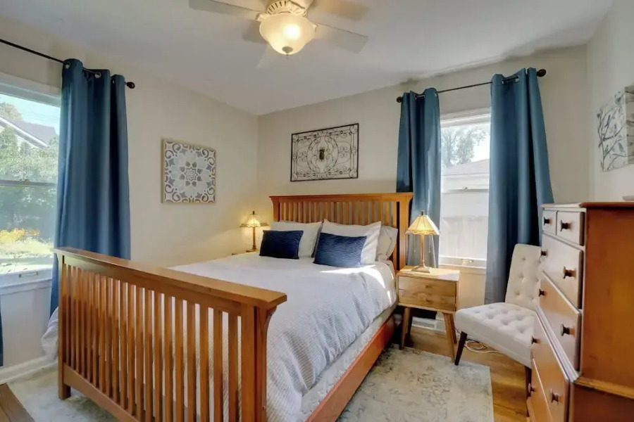 5 Mi to Downtown: Royal Oak Bungalow!