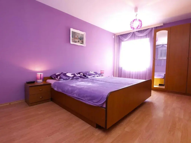 Apartment with pool 1038