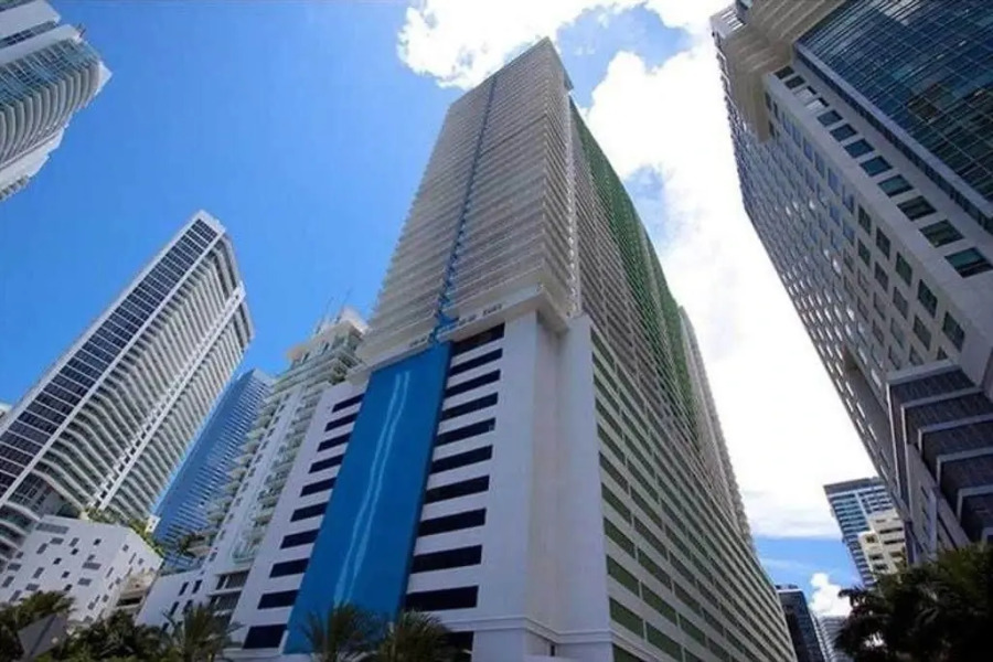 The Club At Brickell Bay