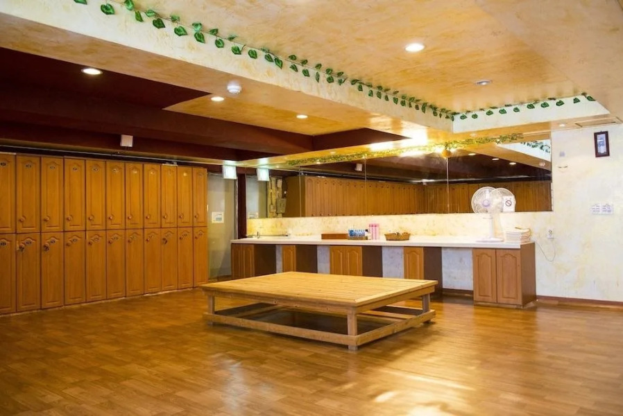 Suanbo Hot Spring Healing Hotel