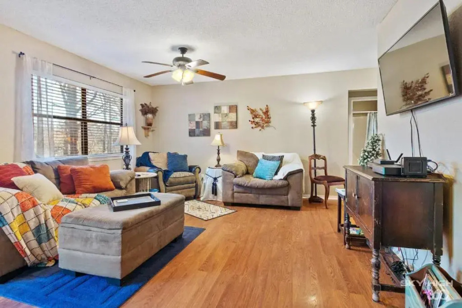 Wooded, Quiet Cottage, Very close to the Back 40