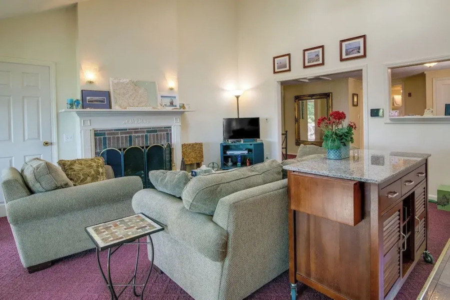 Bayfront Plymouth Gem w/ Sunroom, Steps to Shore!