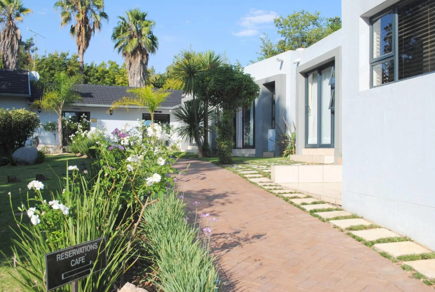 6 on Morris Guest Lodge