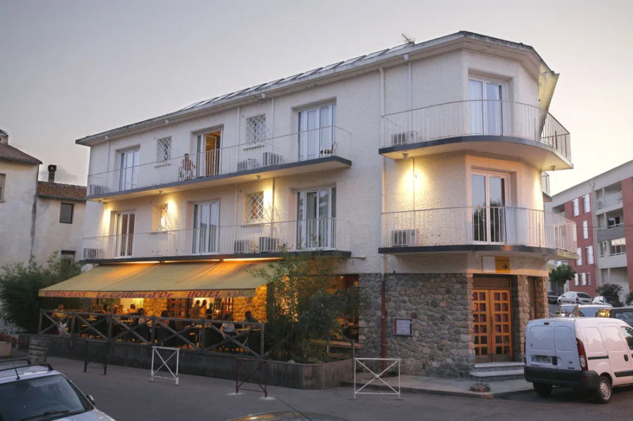 Inter-hotel Le Grillon Dor