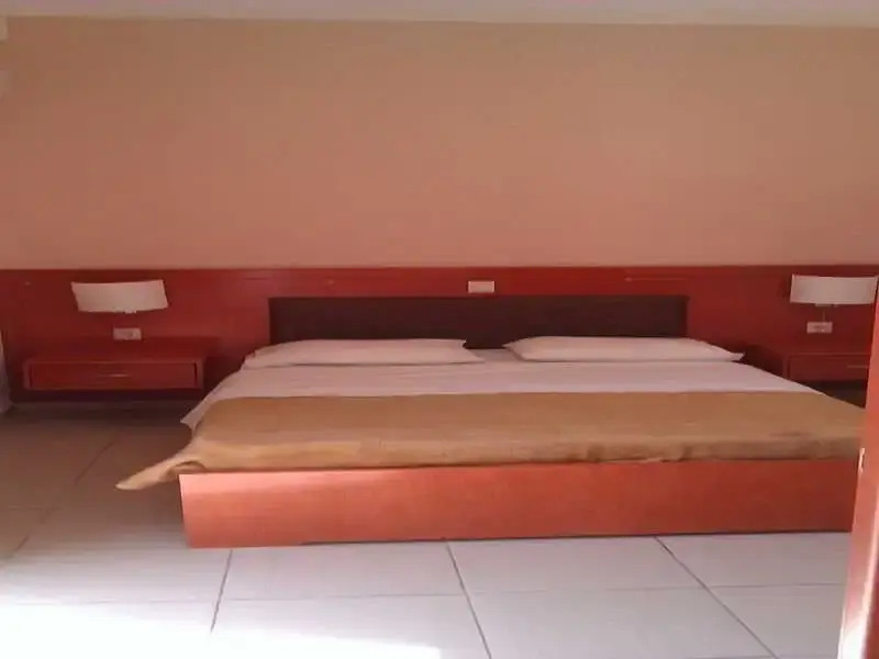 Sunshine Hotel & Apartments