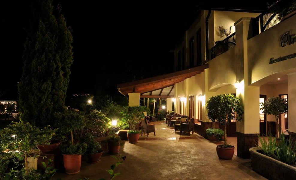 Oliver's Restaurant & Lodge