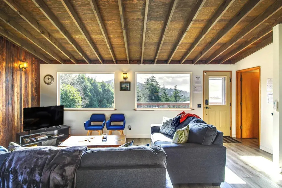 Ocean-view Oregon Coast Vacation Rental w/ Deck