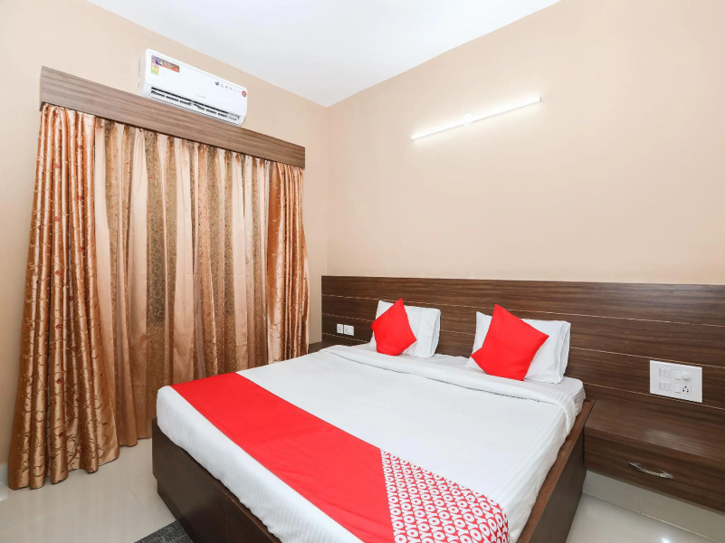 OYO 17106 Hotel Royal