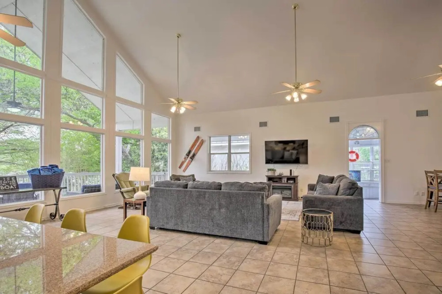 Seguin Home on Lake Placid w/ Boat Dock!