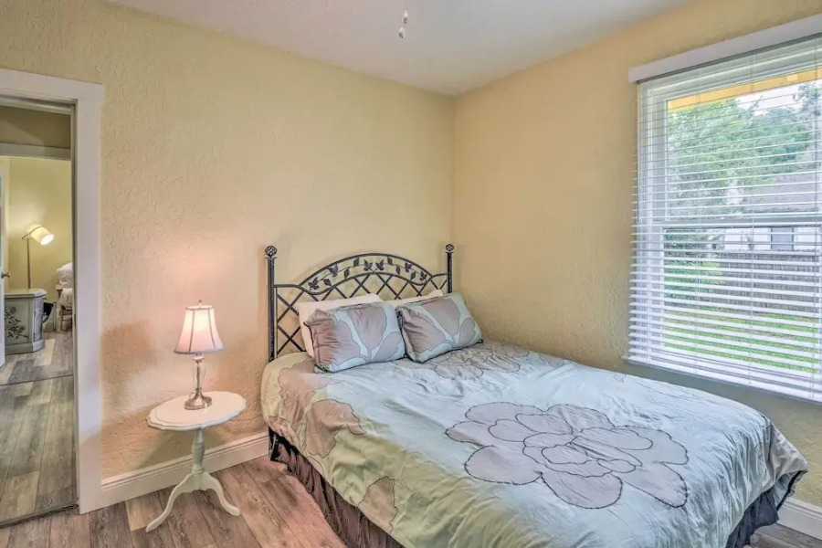 Family Home: Walk to Downtown & Stetson Univ!