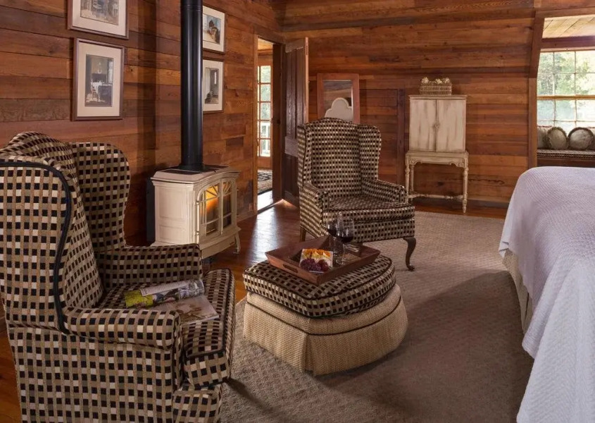 Glen-Ella Springs Hotel & Restaurant