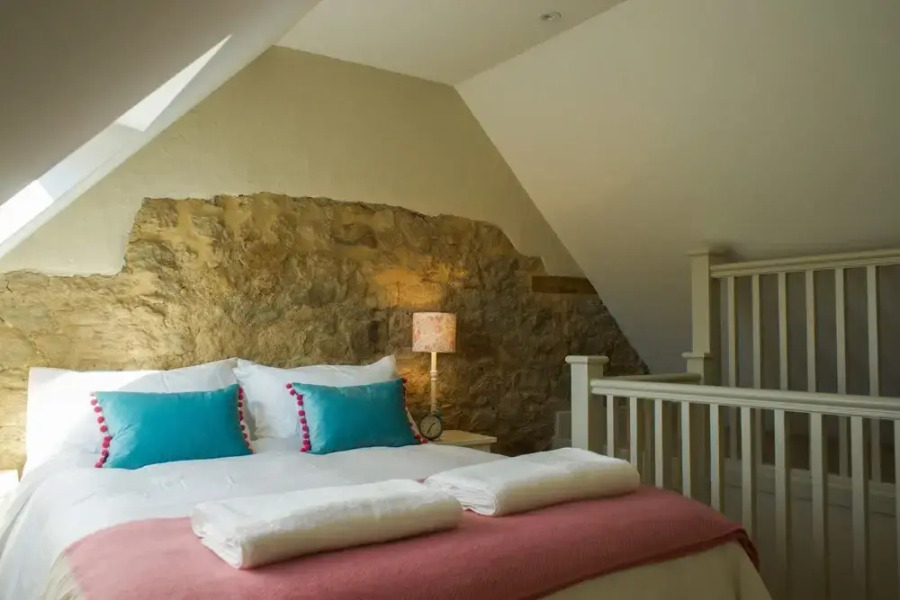 Classic Cotswolds Getaway in Radcot
