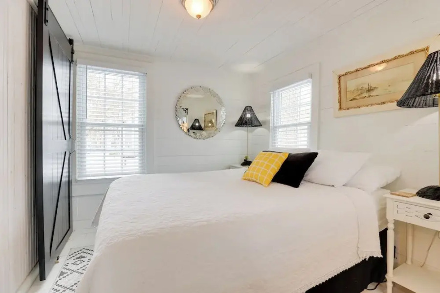 Near Keuka Lake: Walkable Paradise!