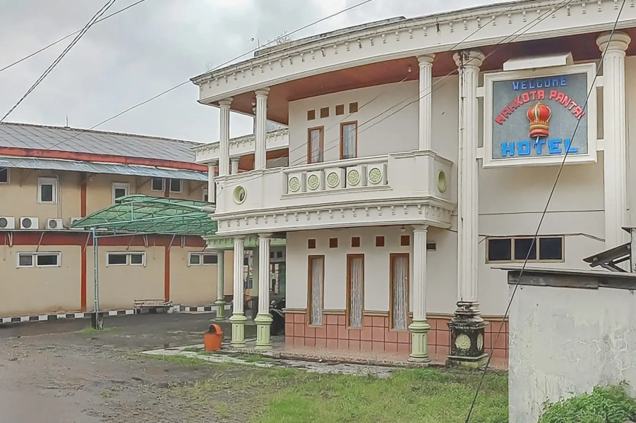 Urbanview Hotel Mahkota Pantai Pelabuhan Ratu by RedDoorz