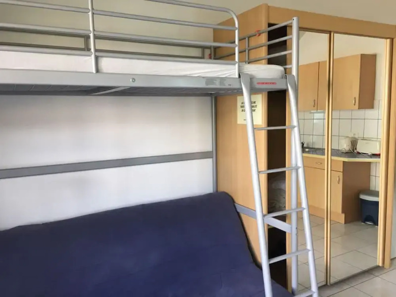 Les Pieds Dand L'Eau