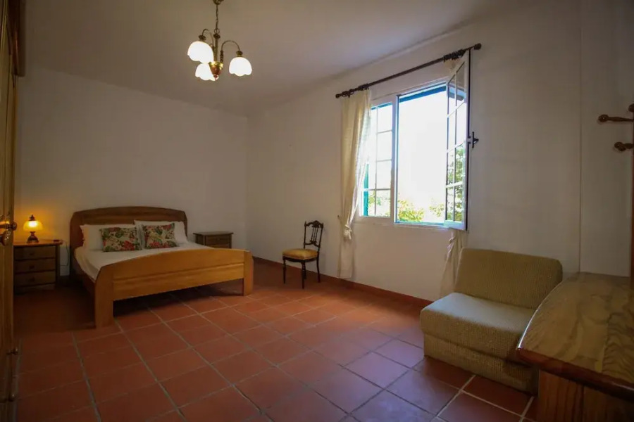 Gouveia Cottage by Analodges