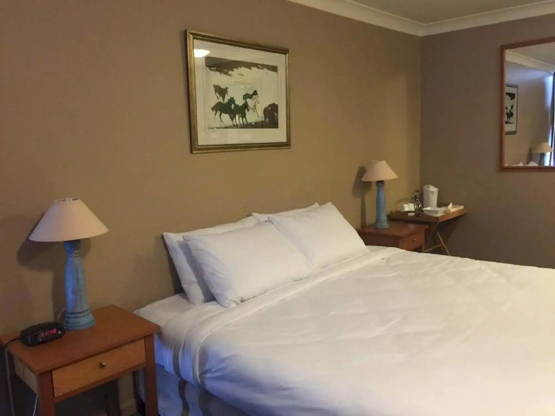 Man From Snowy River Hotel