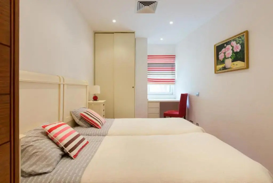 Sunny Lounge Apartment