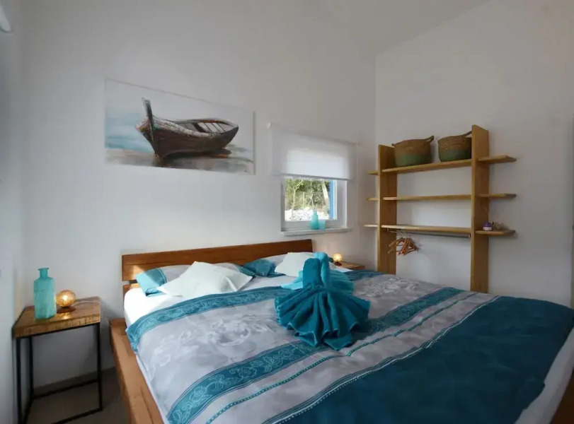 Golden and Green Acres Holiday Home With Pool and Sauna