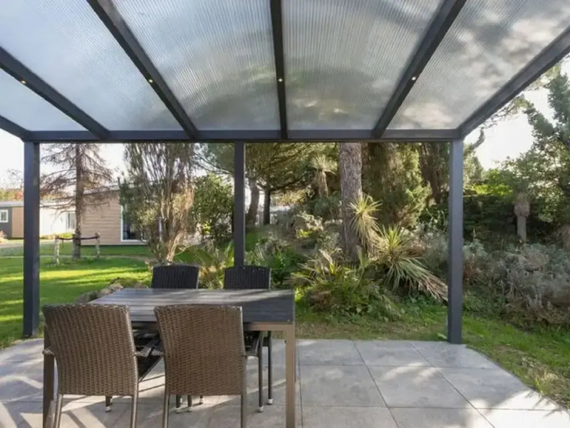 Cozy Chalet in Vrouwenpolder With Garden