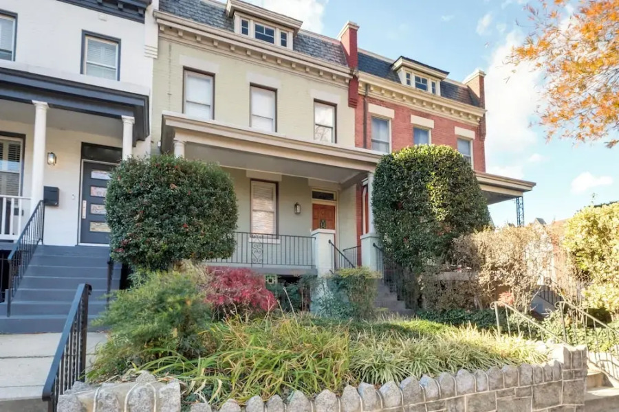 2 Mi to National Mall: Modern DC Home