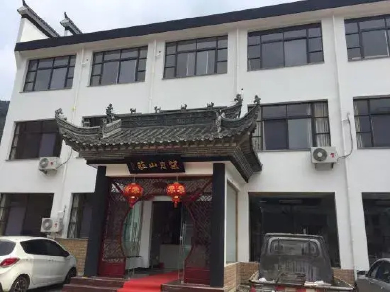 Xuancheng Yueliangwan Wangyue Village