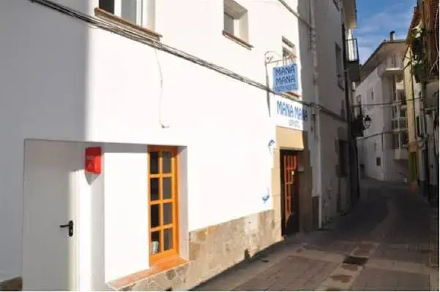 Mana Mana Youth Hostel