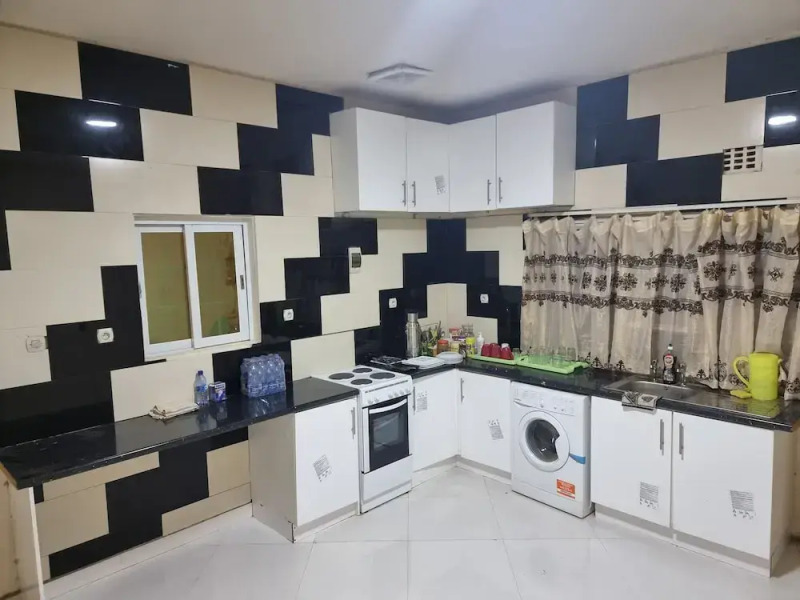 Villa Sleeps 10 With Garden