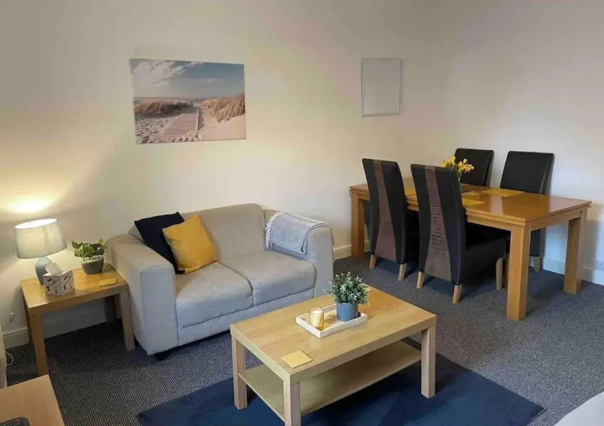 6 Guests - Parking - Patio - Near Coast