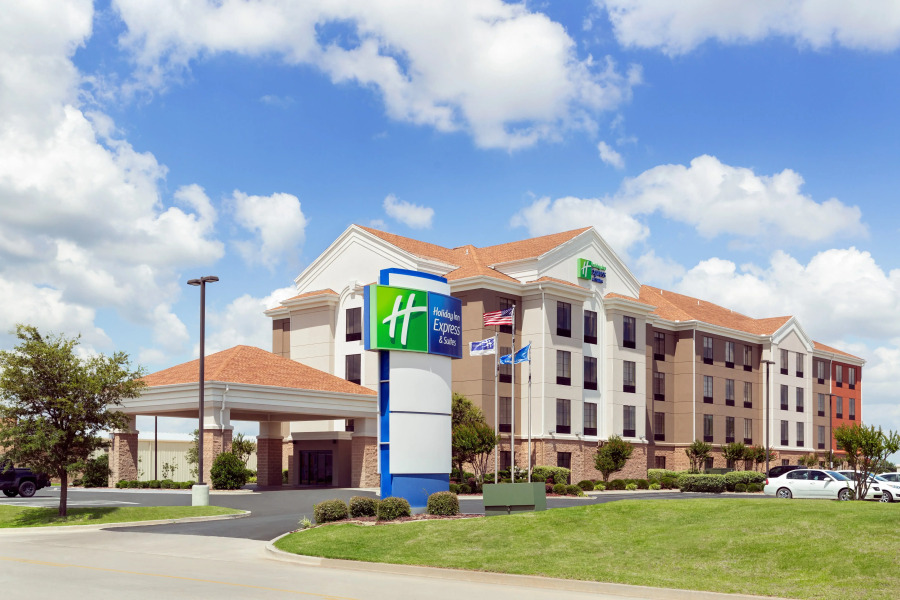 Holiday Inn Exp Stes Shawnee