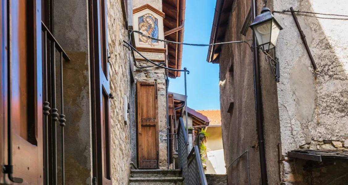 JOIVY Antica Regina del Lago di Como