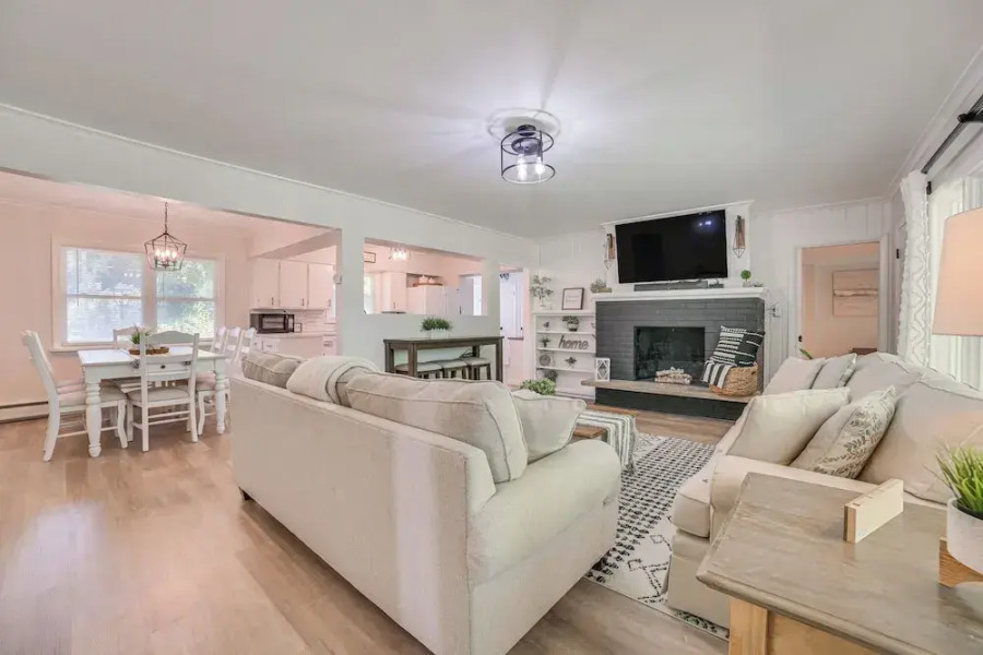 Gaylord Family Home: Walk to Shops & Restaurants!