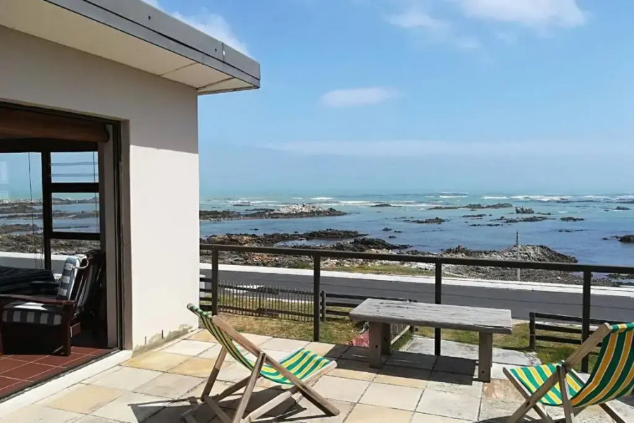 Franskraal-Rustic Family Beach House from R1450 per night, sleeps 6,min 2 nights