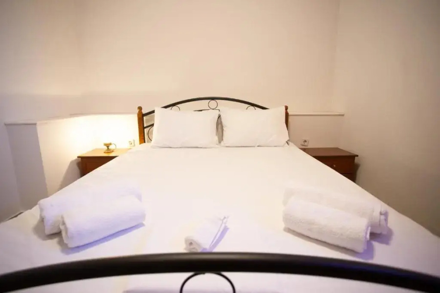 Traditional Apartment part of a Detached Villa on a luxurious Hill of Thessaloniki PANORAMA with a private garden with trees ,also available for Family and other gatherings and Kid's parties - under 13 , for less than 20 people alltogether