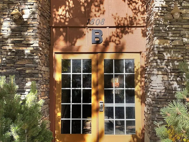 Ski 1 Mile To Deer Valley Gondola 2 Bedroom Condo by RedAwning