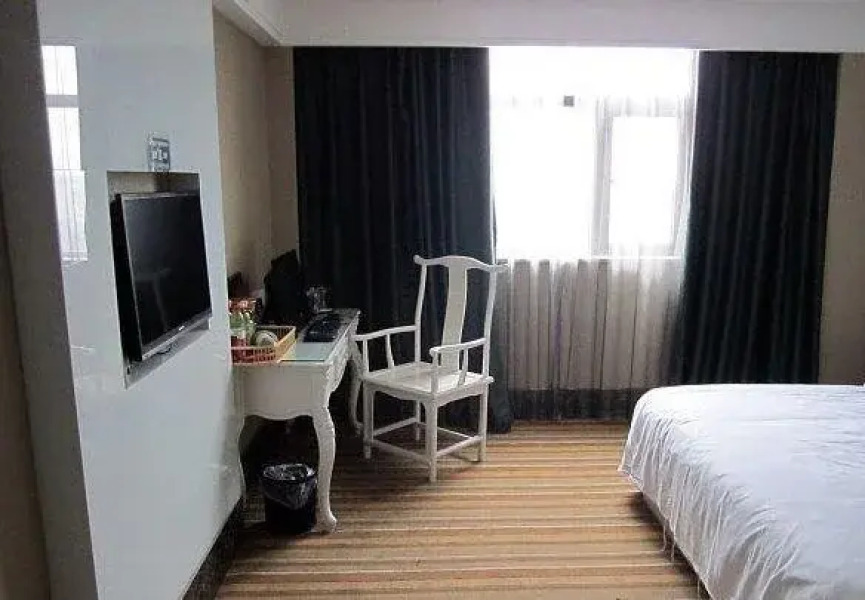 Fuyang Jade Theme Hotel