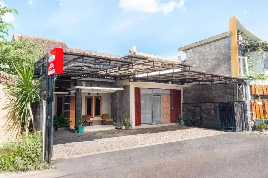 OYO 2995 Oemah Sorowajan Homestay Syariah