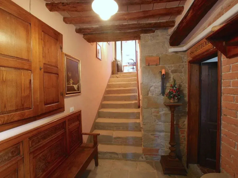 Spacious Mansion in Tuscany with Swimming Pool