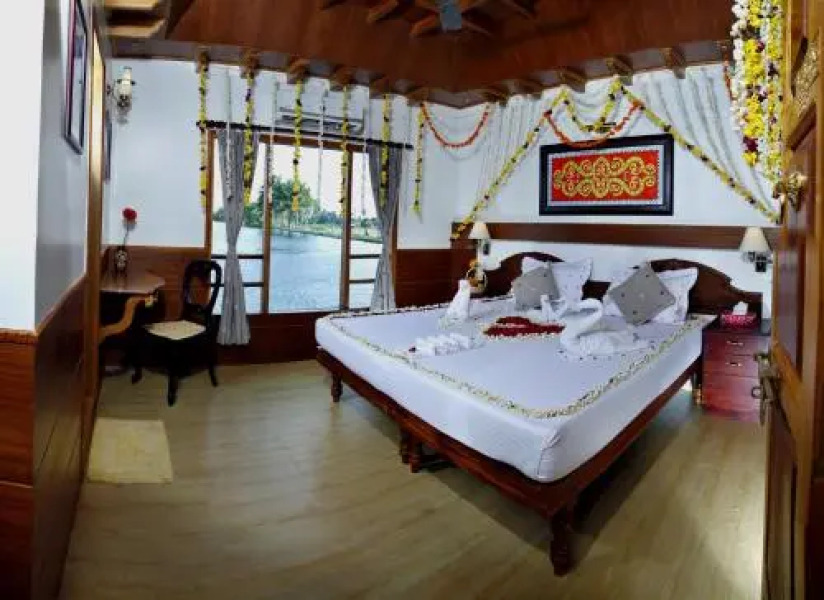 Abad Premium House Boat