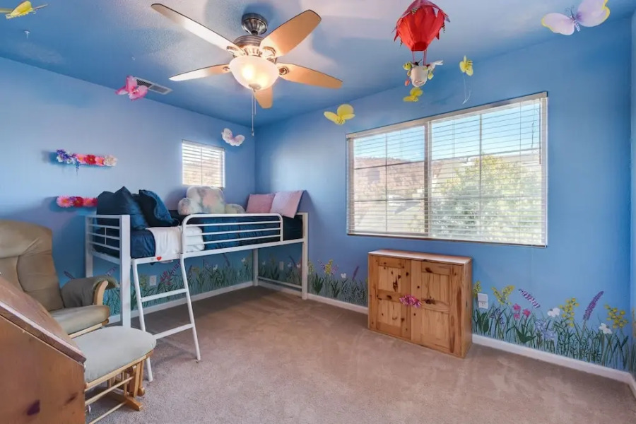 Wine-tasting, Light-filled And Kid-friendly House 5 Bedroom Home by Redawning