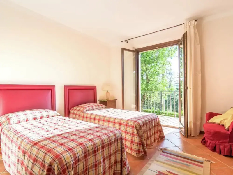 Villa in Lonnano With Pool