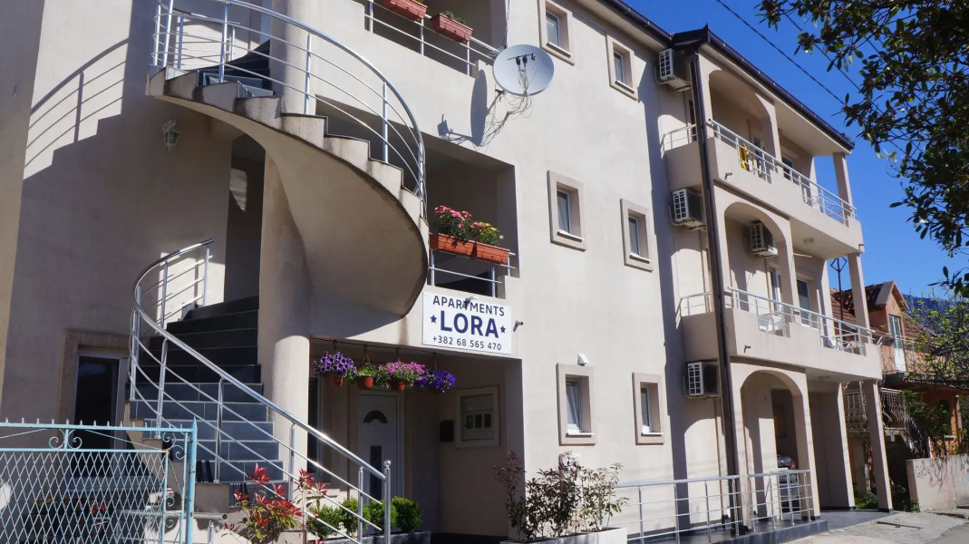 Apartments Lora