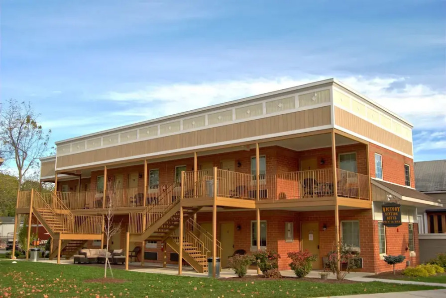 Put in Bay Victory Station Hotel