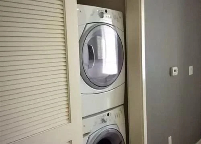 MDR Loft 1 Br condo by RedAwning