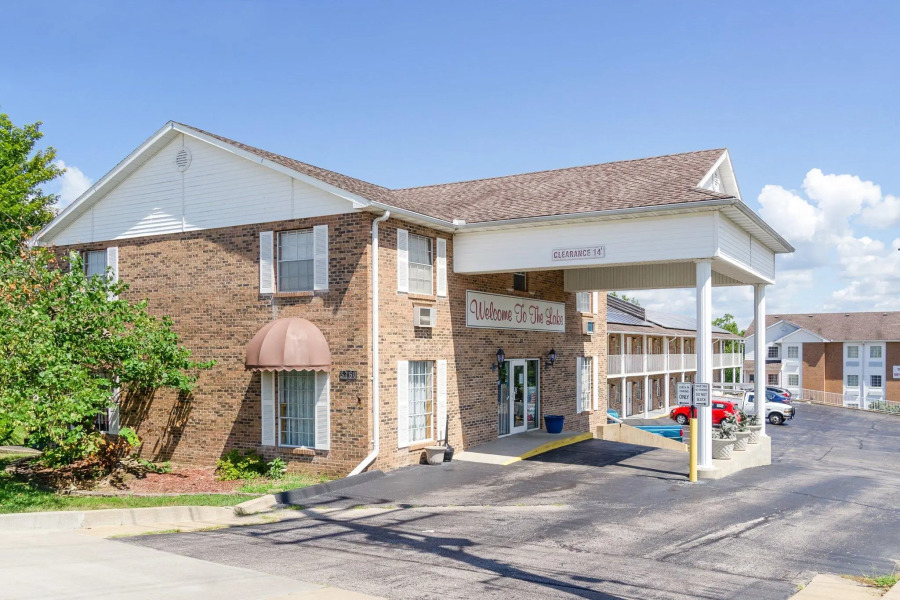 Econo Lodge Inn & Suites Lake Of The Ozarks