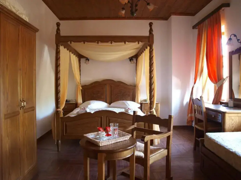 Heliodora Superior Triple Room 5