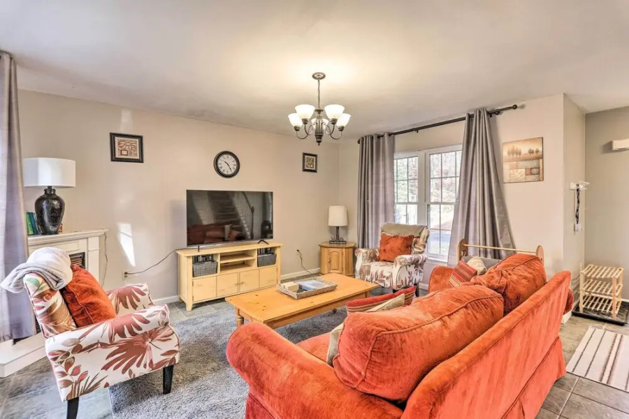 Hot Tub, Lake Access: Serene Albrightsville Home!